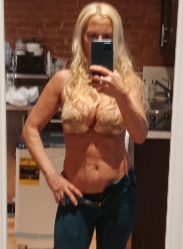 New York Escort SexyMILF Adult Entertainer in United States, Female Adult Service Provider, American Escort and Companion.